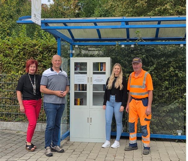 Neuer Bücherschrank